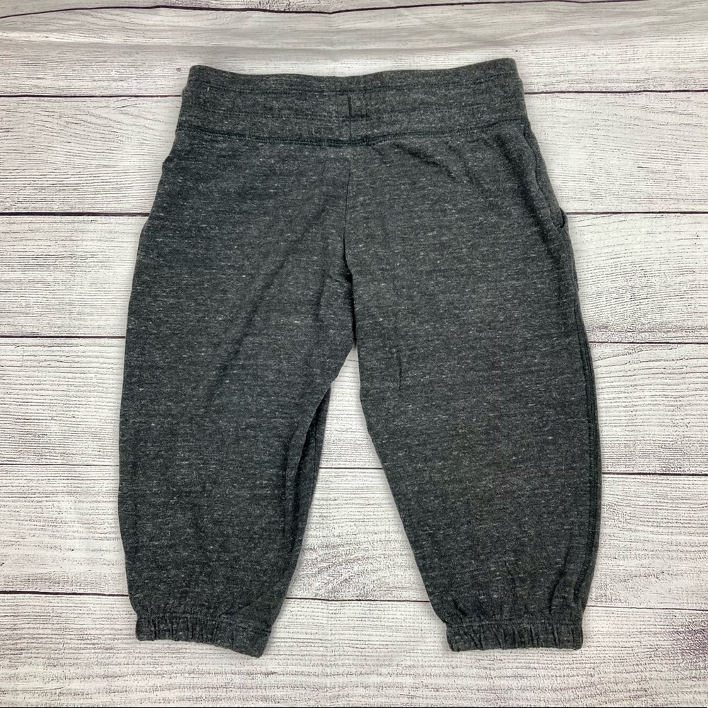 Bundle girls Nike Sz small, 1 capri and 2 pairs of pants. - Picture 11 of 11